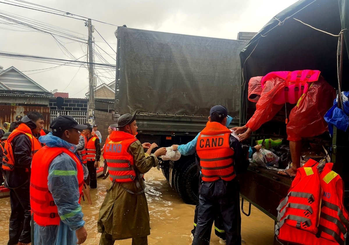 Thủ tướng chỉ đạo khắc phục hậu quả, ổn định đời sống nhân dân sau lũ
